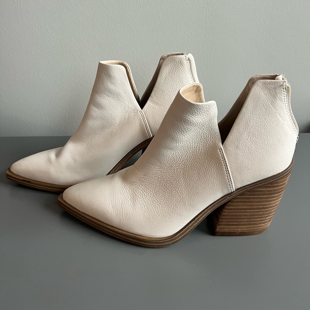 Vince Camuto bootie size 9